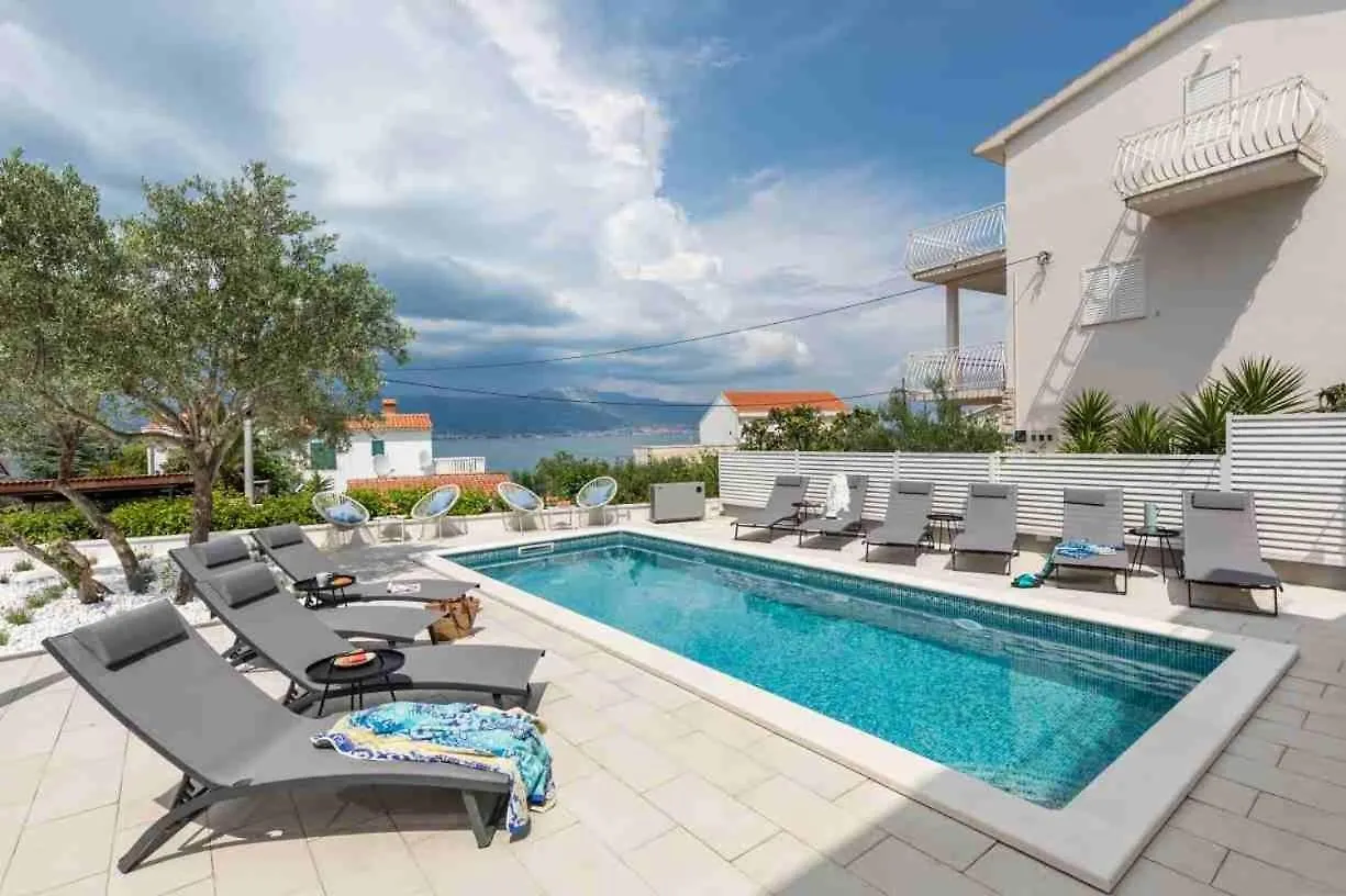 Apartment In Arbanija With Sea View, Terrace, Air Conditioning, Wifi 5139-2 Trogir