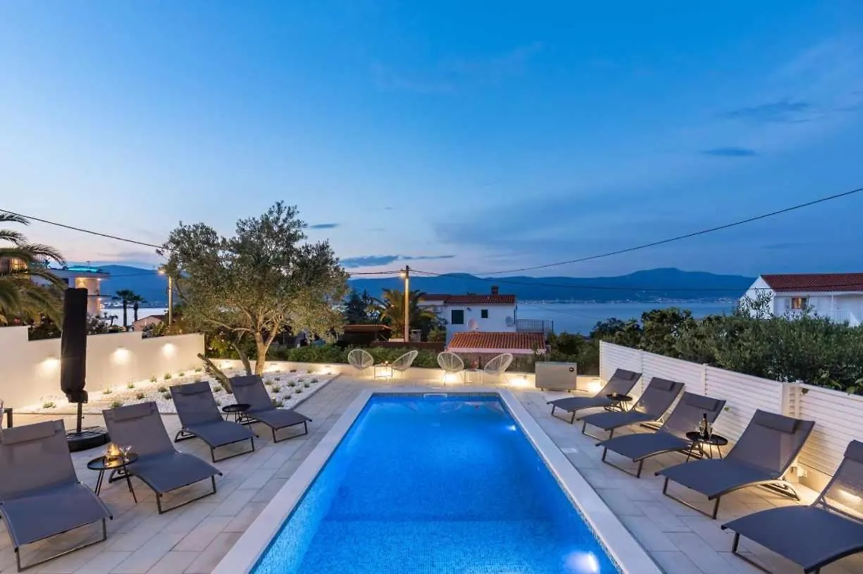 Apartment In Arbanija With Sea View, Terrace, Air Conditioning, Wifi 5139-2 Trogir