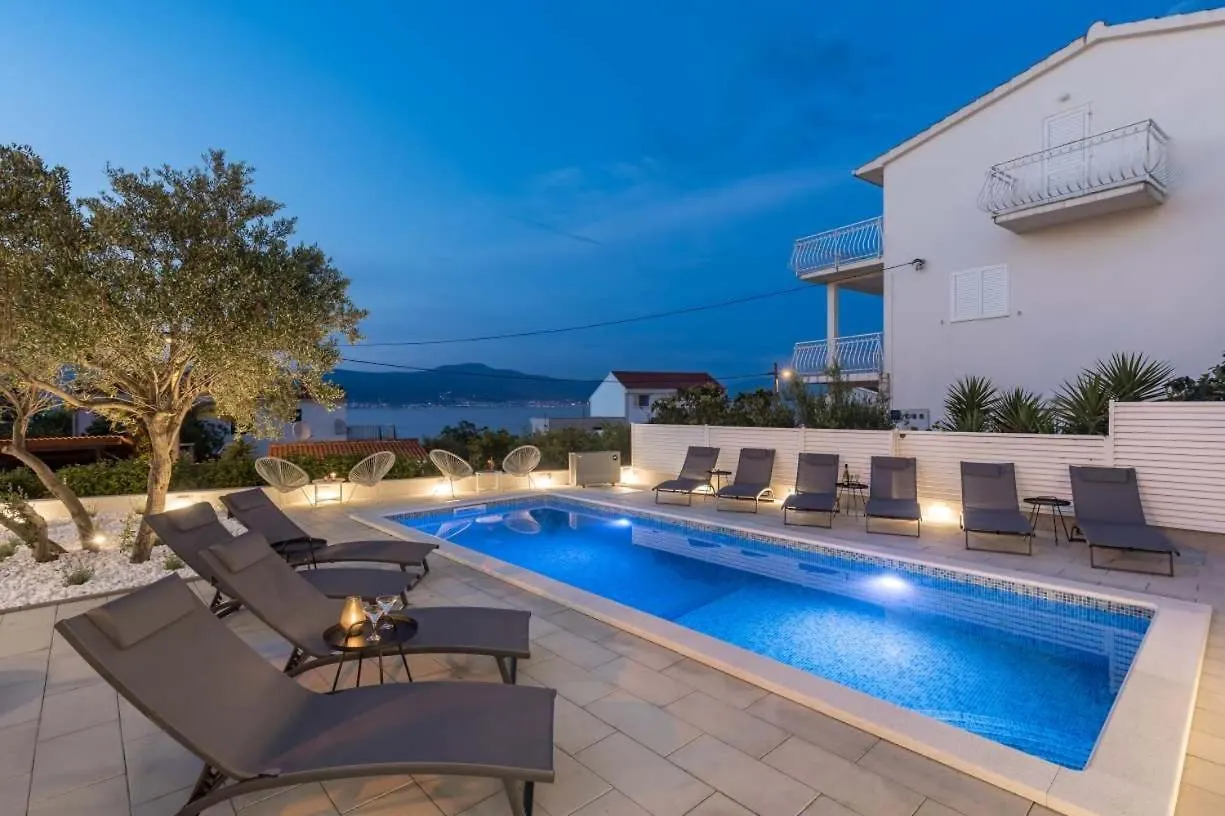 Apartment In Arbanija With Sea View, Terrace, Air Conditioning, Wifi 5139-2 Trogir