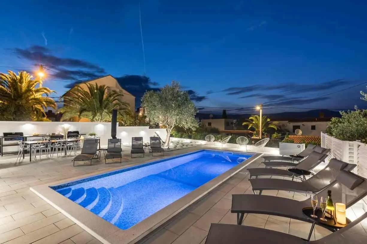 Apartment In Arbanija With Sea View, Terrace, Air Conditioning, Wifi 5139-2 Trogir