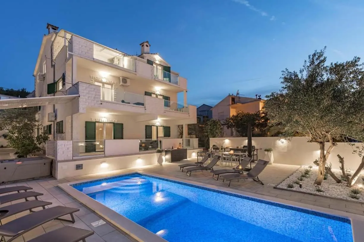 Apartment In Arbanija With Sea View, Terrace, Air Conditioning, Wifi 5139-2 Trogir