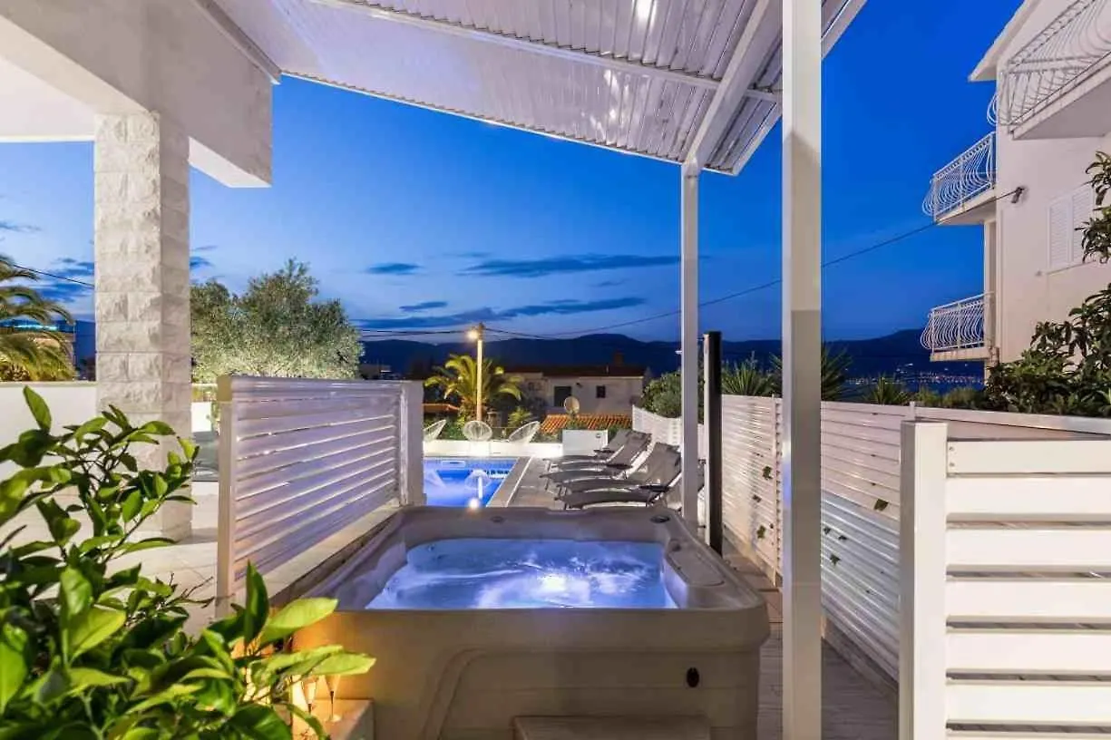Apartment In Arbanija With Sea View, Terrace, Air Conditioning, Wifi 5139-2 Trogir 0*,