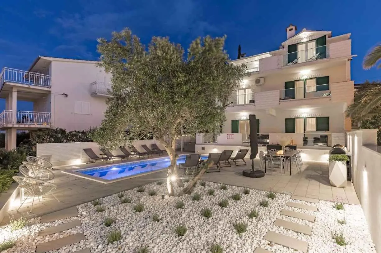 Apartment In Arbanija With Sea View, Terrace, Air Conditioning, Wifi 5139-2 Trogir