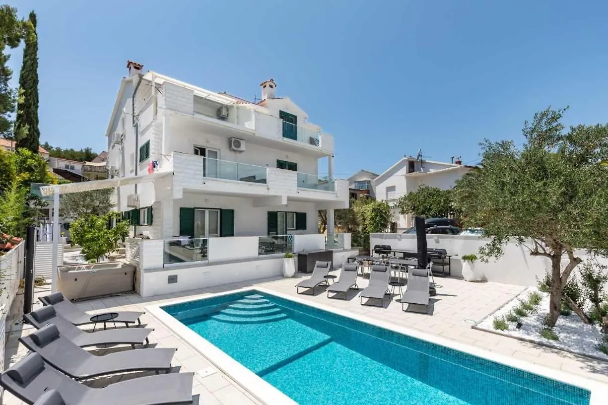 Apartment In Arbanija With Sea View, Terrace, Air Conditioning, Wifi 5139-2 Trogir 0*,
