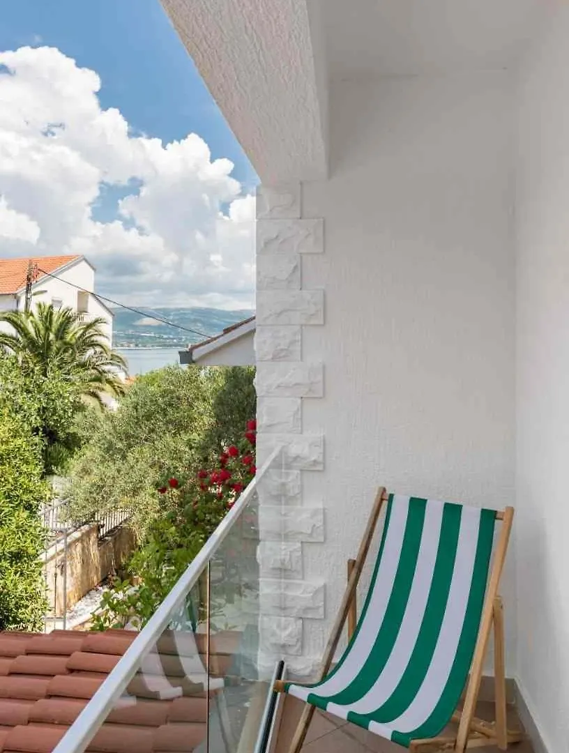 Apartment In Arbanija With Sea View, Terrace, Air Conditioning, Wifi 5139-2 Trogir