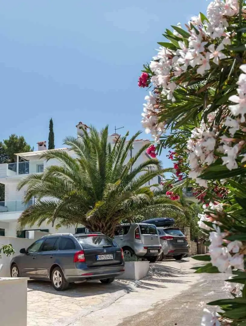 Apartment In Arbanija With Sea View, Terrace, Air Conditioning, Wifi 5139-2 Trogir
