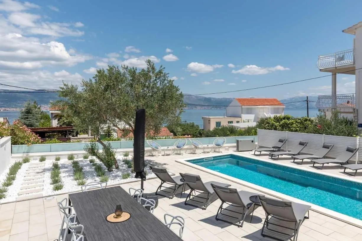Apartment In Arbanija With Sea View, Terrace, Air Conditioning, Wifi 5139-2 Trogir