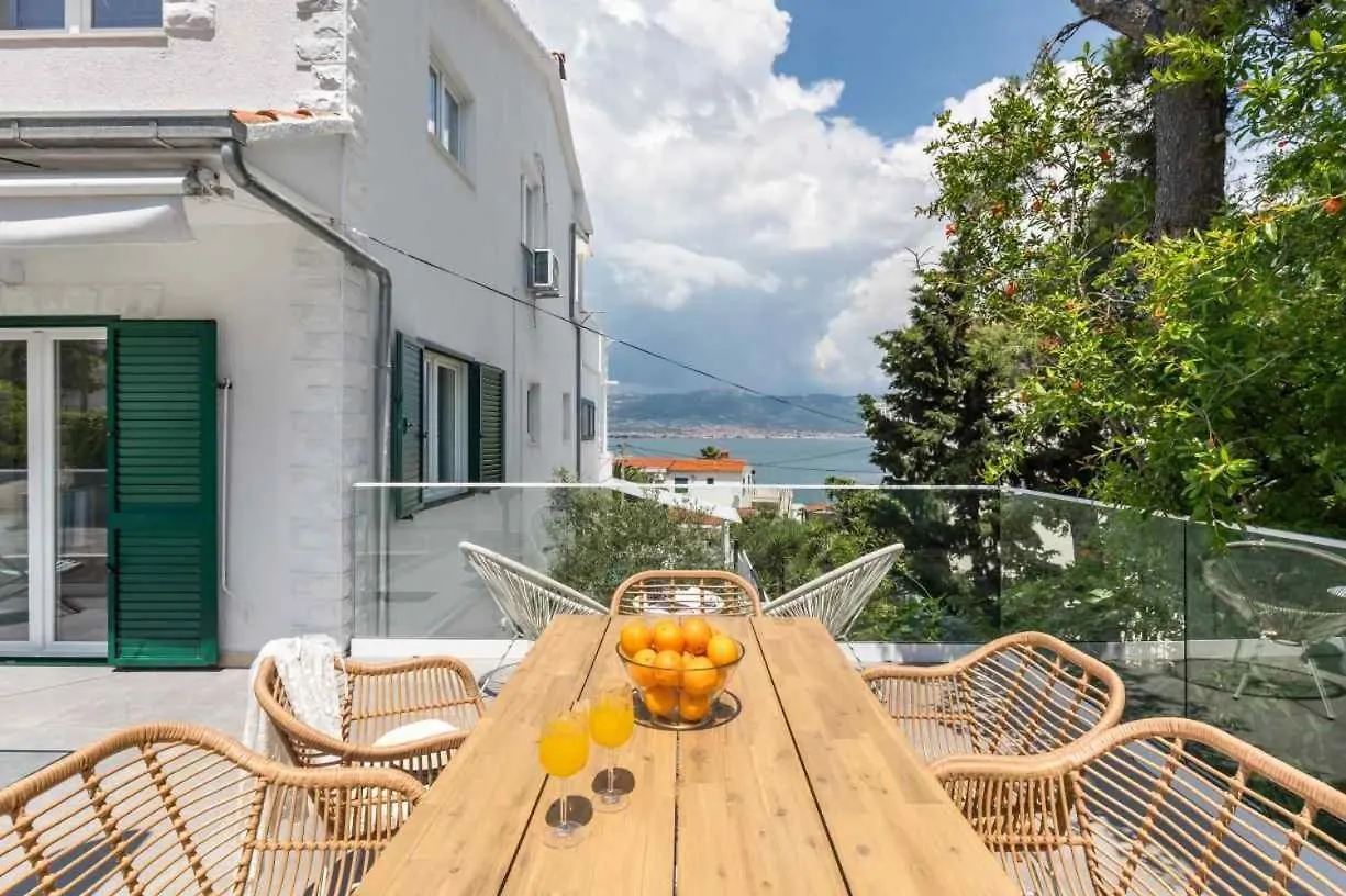 Apartment In Arbanija With Sea View, Terrace, Air Conditioning, Wifi 5139-2 Trogir