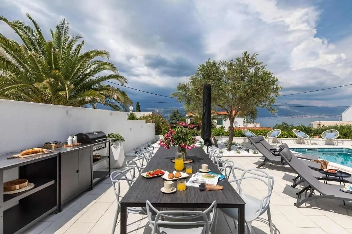 Apartment In Arbanija With Sea View, Terrace, Air Conditioning, Wifi 5139-2 Trogir